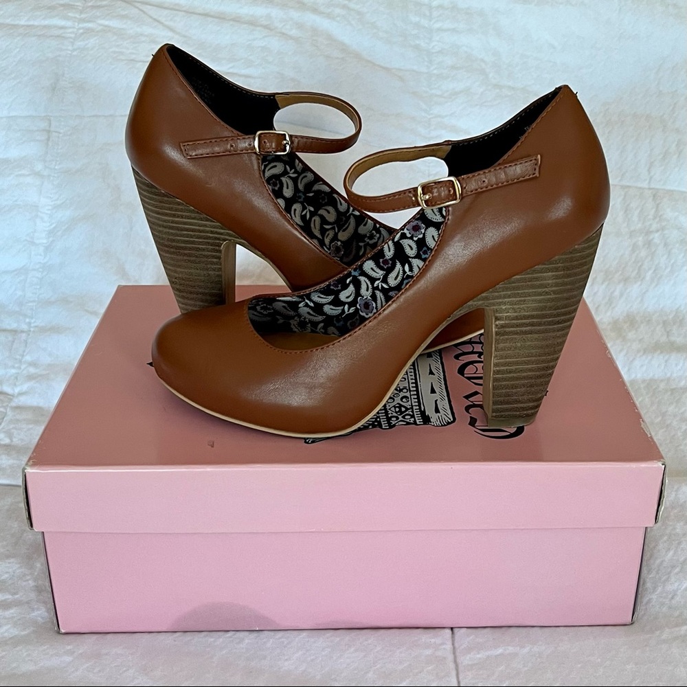 Crown Vintage Tan Heels with Box